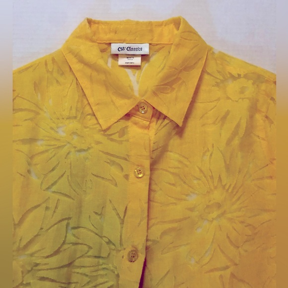 CW Classic Woman’s Top Size Medium - Picture 5 of 6